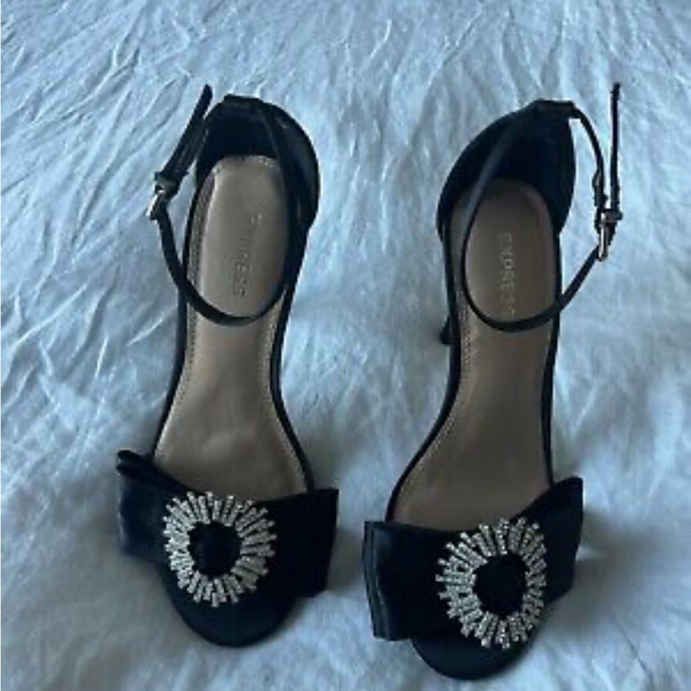Express | High Heel Embellished Bow Heel Size 8